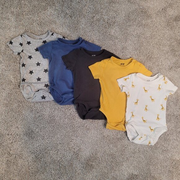 H & M Baby 100% Organic Cotton Onesies- Size 4-6 Months - Picture 1 of 2
